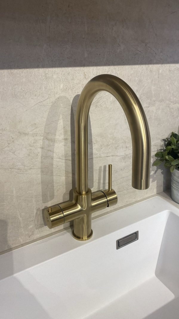 ⁦hide bar classic - 4in1 ברז מטבח משולב קבוע⁩ – תמונה ⁦5⁩
