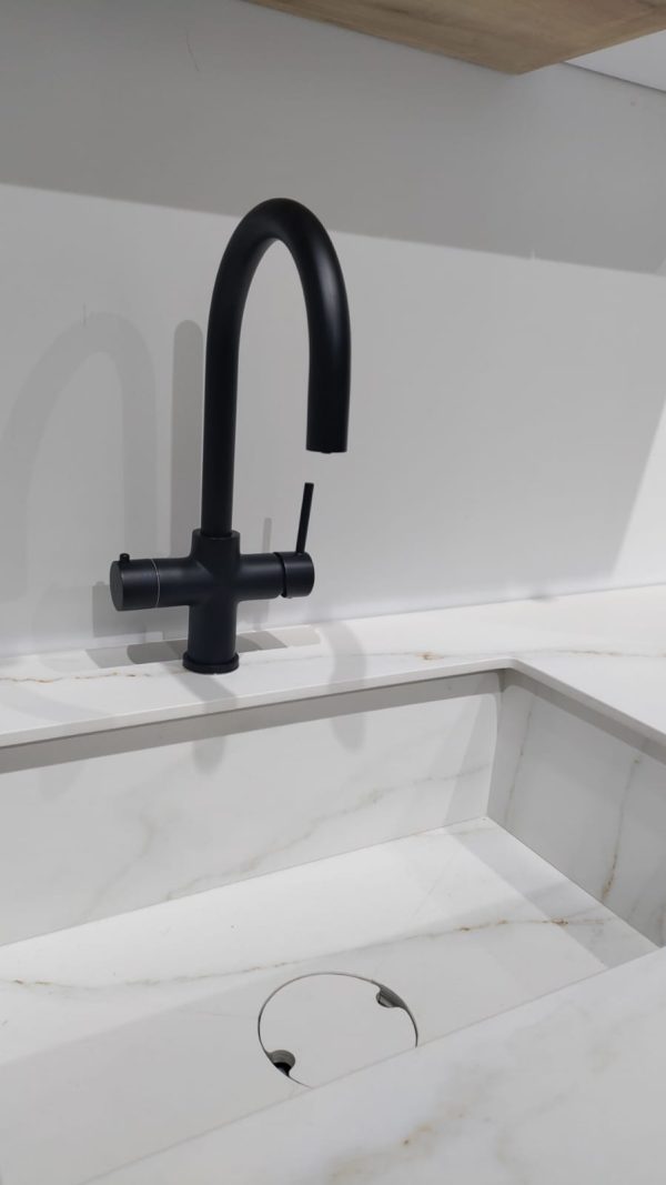 ⁦hide bar classic - 4in1 ברז מטבח משולב קבוע⁩ – תמונה ⁦3⁩